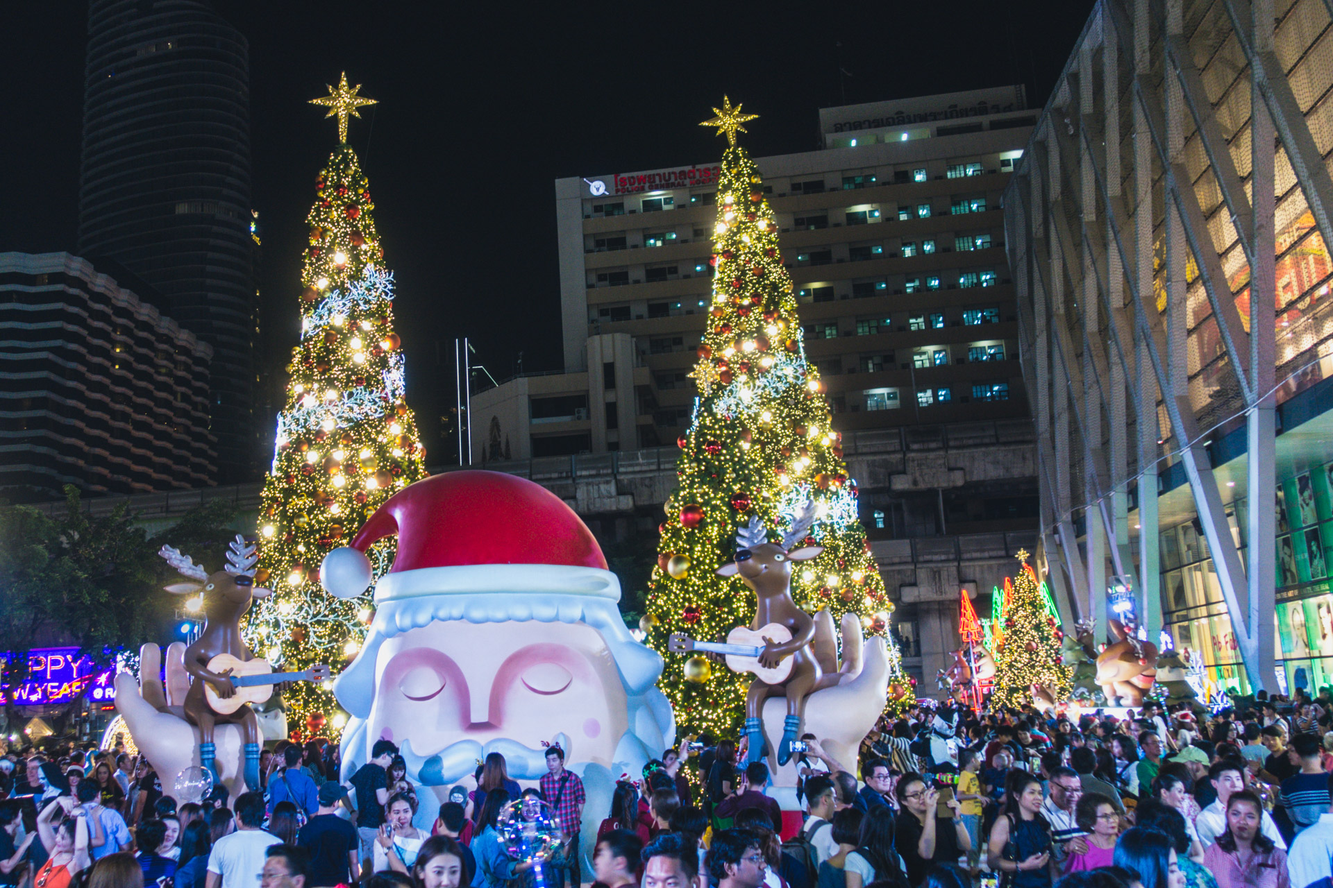 How to Celebrate Christmas While Traveling Humble and Free